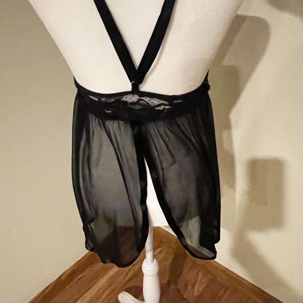 Elegant Black Lace Babydoll Lingerie - Picture 3 of 4